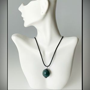 Woman’s pendant necklace